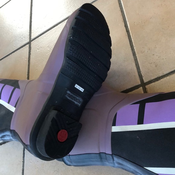 Like-new Hunter tall rain boots - Picture 5 of 5